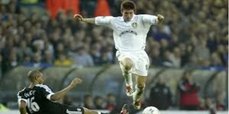 从低谷到荣耀：开云体育回顾利兹联的复兴主线-开云体育